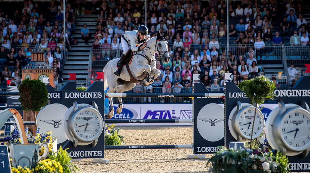 Crowd cheers Peder Fredricson and Shanghai Swans in London